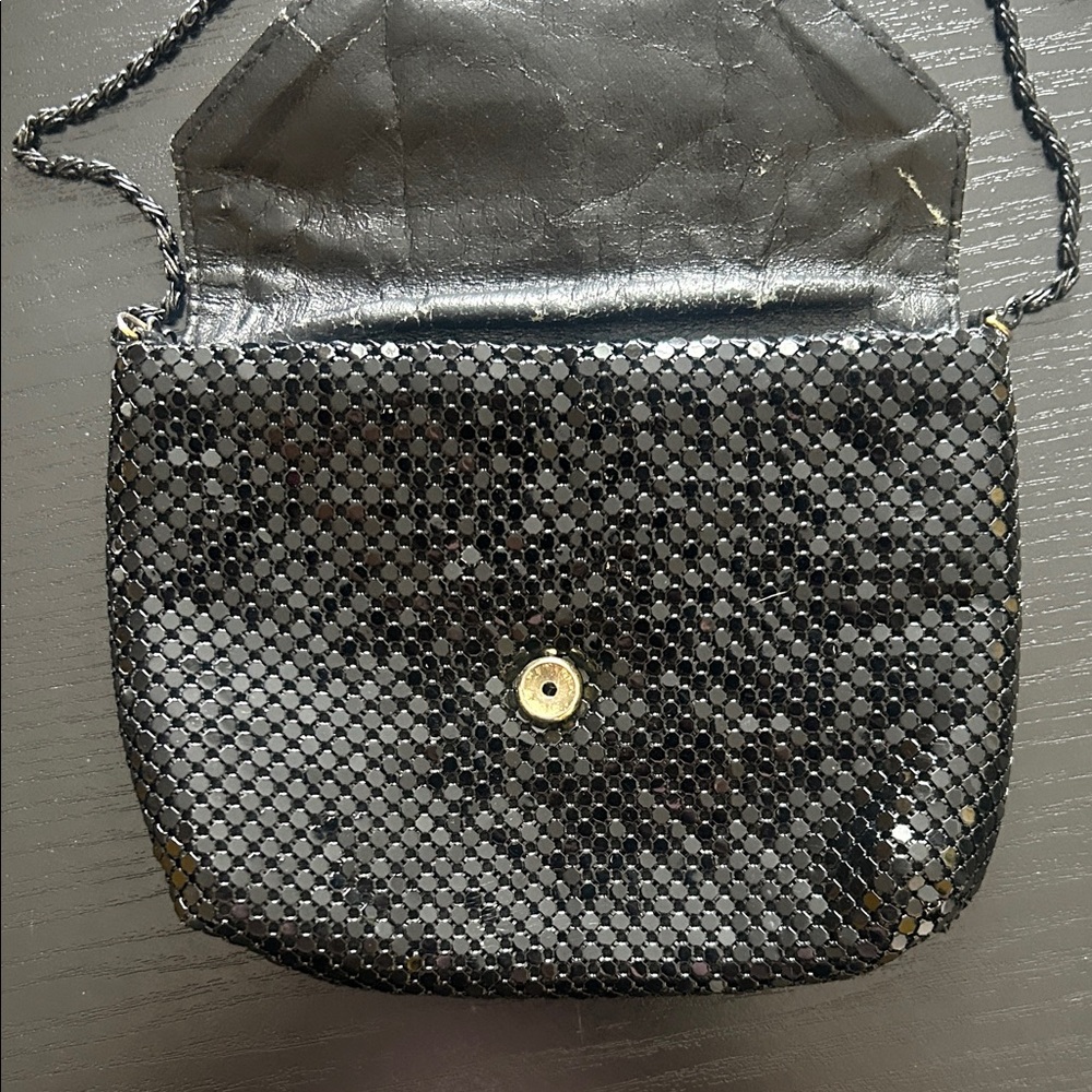 Elegant Black Crossbody Bag with Gold Detail - Picture 6 of 16